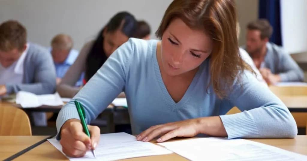 Ausbildung und Abitur gleichzeitig: So gelingt der Doppelweg zum Erfolg